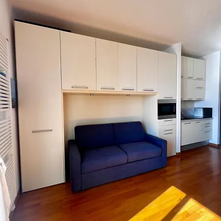 Promenade Apartment *