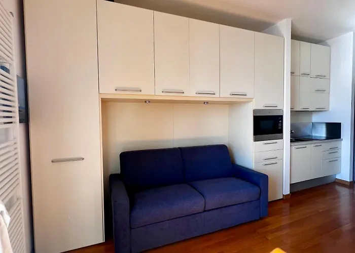 Promenade Apartment *