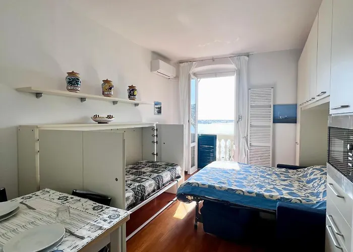 Promenade Apartment *