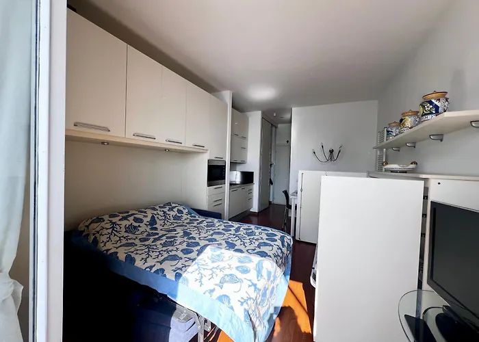 Promenade Apartment *